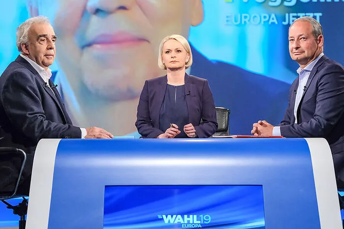 "Herr Voggenhuber, wieso san se so a grantiger Mensch geworden?" Jedenfalls keine Lachwurzen, findet SPÖ-EU-Spitzenkandidat Andreas Schieder. 