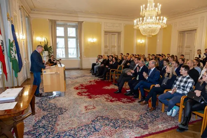 Auch drei engagierte Schulen aus dem Bezirk Voitsberg wurden im Weißen Saal der Grazer Burg ausgezeichnet