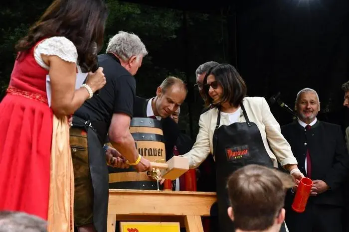 Geladen hatte die Brauerei Murau. Und natürlich gehört zu einem Bierstadtfest auch der eine oder andere Bieranstich. 