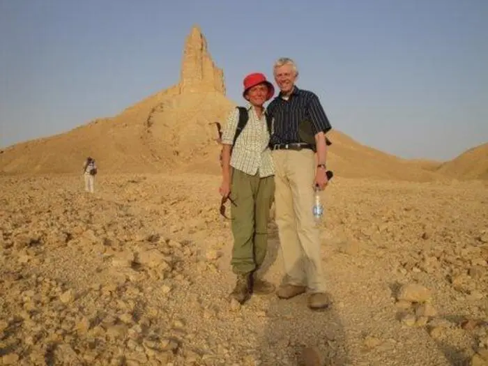 Das Paar in der Wüste Saudi-Arabiens