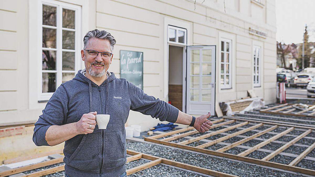 Rudi Kropfitsch vor seinem neuen Gastgarten im &quot;La Pared&quot;.