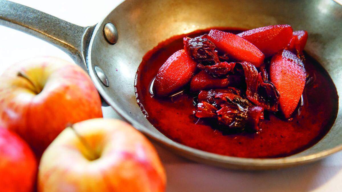 Iselforellenfilet mit hibiskusblüten-Apfel und Petersilienwurzel