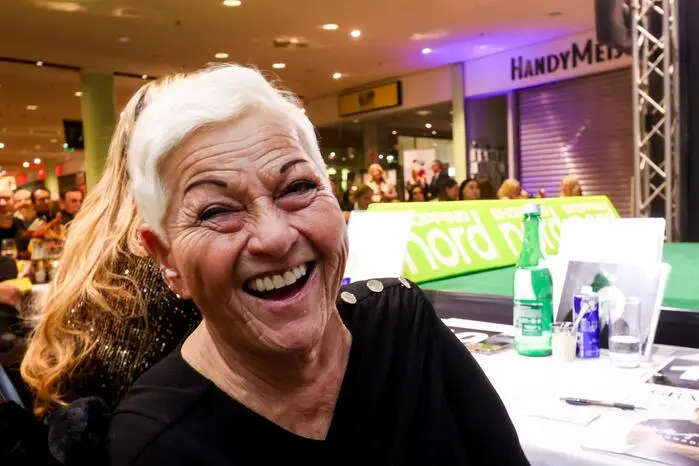 Hatte gut lachen: Jurorin Jazz Gitti ist nach einer schweren Lungenentzündung wieder auf den Beinen 