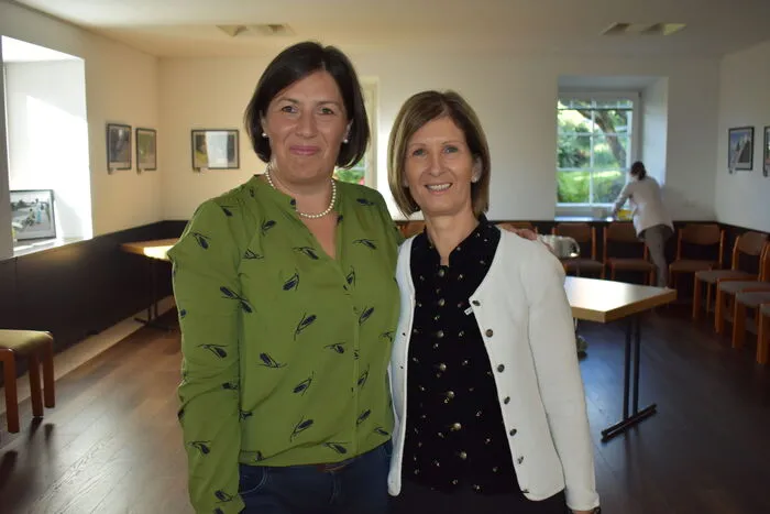  Iris Staudacher-Allmann vom Pfarramt gemeinsam mit Corinna Fischer-Seebacher.