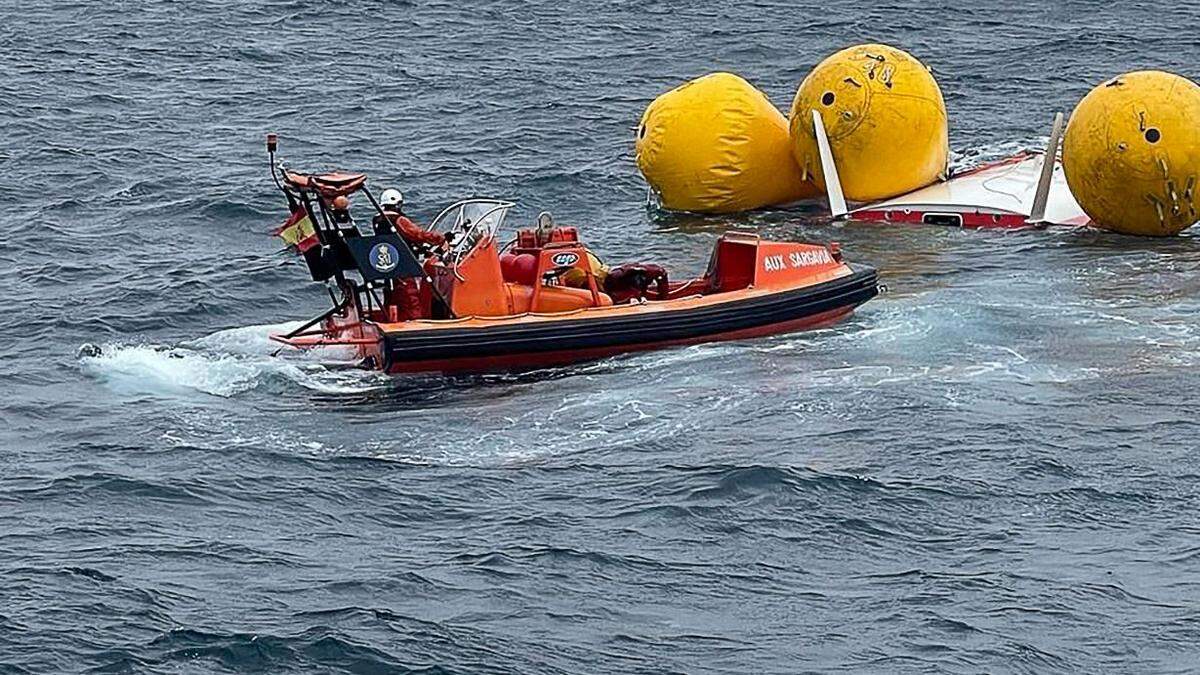  Die Luftblase im Boot mit dem Namen &quot;Jeanne Solo Sailor&quot; habe sich allein zwischen dem späten Montagabend und Dienstagmorgen &quot;von 70 auf 30 bis 40 Zentimeter&quot; halbiert, erzählte Camprubi