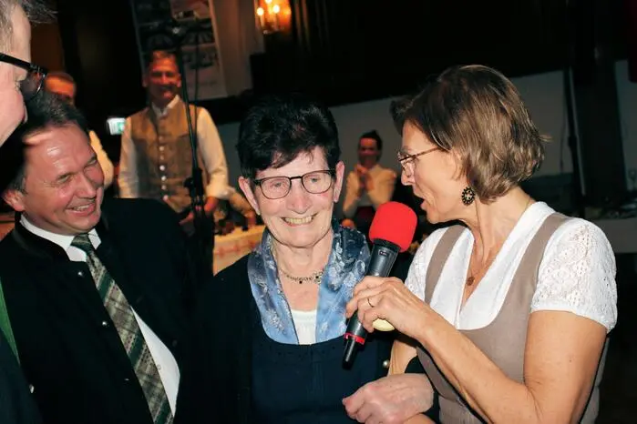 Musikalische Grüße überbrachten die Schülcherleitnmusi, die Irrwurzla, die Sandler, die Gruppe Lipiklang, Weststeirisch Z´sammgwürfelt und der Männergesangsverein Weisskirchen aus der Obersteiermark. 