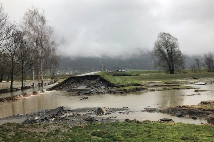 Andere, wie die Brücke in Treßdorf (Gemeinde Kirchbach), wurden zur Gänze weggerissen.