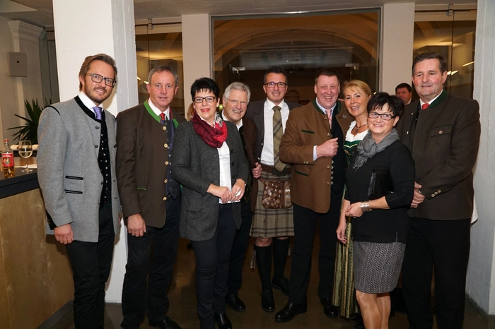 Unter den zahlreichen Besuchern waren auch Sänger Thomas Kassl (Stimmen aus Kärnten), Landtagsabgeordneter Ferdinand Hueter, Vizebürgermeisterin Heidi Penker, Organisator Richi Di Bernado, Landesrat Gernot Darmann, Bürgermeister Josef Jury, Eva Brandner, Renate Jury und Bezirkshauptmann Klaus Brandner.