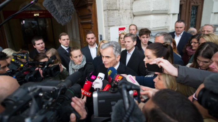 Kanzler und SPÖ-Chef Werner Faymann stellte sich nach dem Wahl-Debakel nur kurz den Journalisten. Nach einer Wahlparty stand in der SPÖ niemandem der Sinn. 