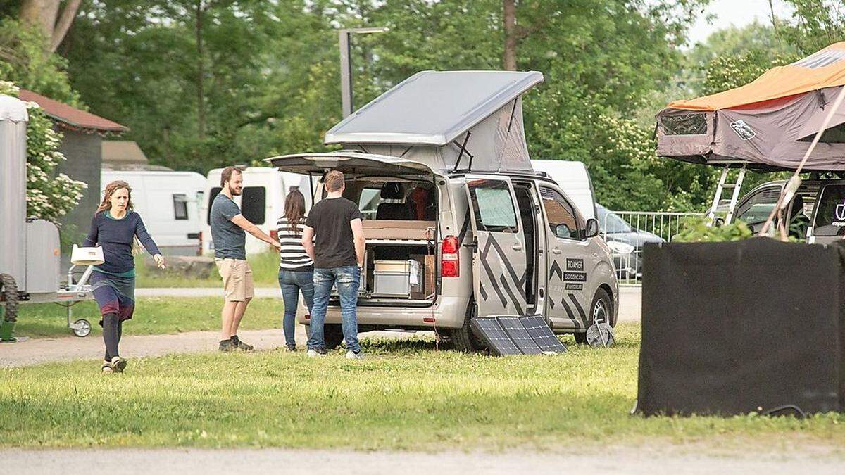 Bei den diesjährigen Van-Days am Grottenhof werden die Besucher an den Ein- und Ausgängen gezählt