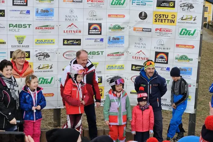Die Veranstaltung verlief zur Freude aller Beteiligten reibungslos – und die jungen Skifahrerinnen und Skifahrer nutzten die Gelegenheit, ihr Können unter Beweis zu stellen.