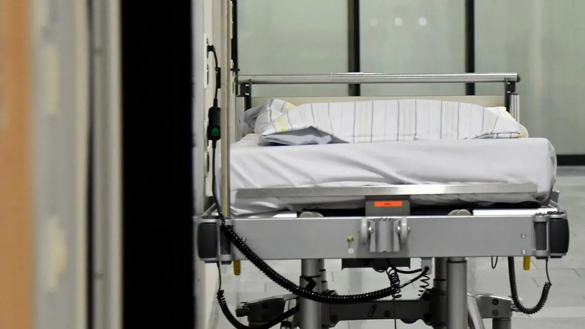 ABD0118_20211117 - SALZBURG - ÖSTERREICH: ++ THEMENBILD ++  Illustration zum Thema ?Intensivstation / Covid-Station / Pflege? auf der Intensivstation 1c der Salzburger Landeskliniken (SALK) am Mittwoch, 17. November 2021. - FOTO: APA/BARBARA GINDL