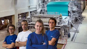 Für die besondere Qualität der Ausbildungsmethoden wurde Sappi als Lehrbetrieb mit dem staatlichen Wappen ausgezeichnet. 