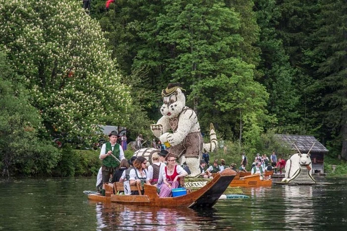 "Tobi – der Altausseer Bierzelt Partytiger" von ChriChri, Gaisberger, Marl und Freunden landete auf Platz zwei der Bootskorso-Wertung. An diese Figur ging auch die Publikumswertung.