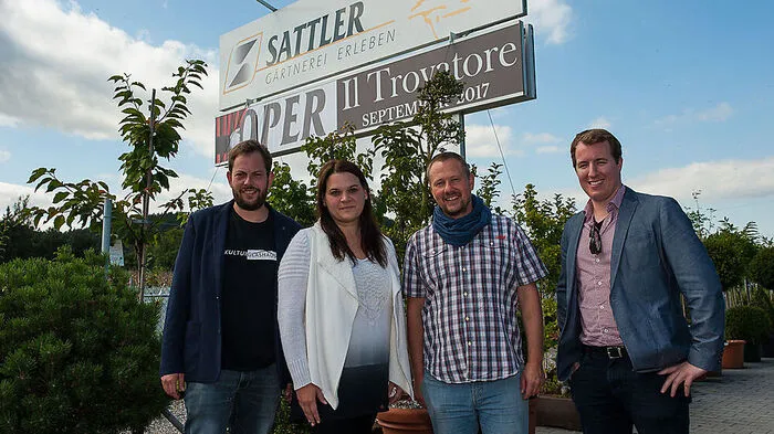Michael Sattler, künstlerische Leiterin Cathrin Chytil, Christian Sattler und Regisseur Dominik Am Zehnhoff-Söns (v.l.) laden zur Oper in die Gärtnerei