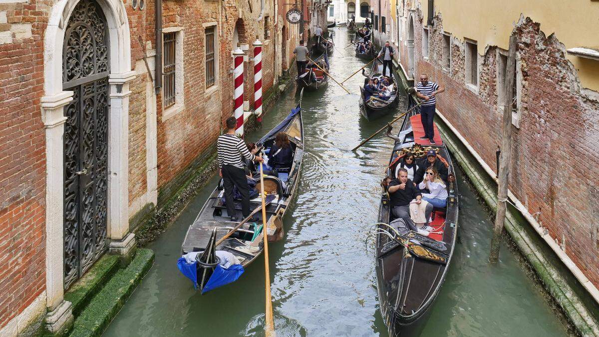 Stau im Kanal: Zahl der Touristen soll verringert werden