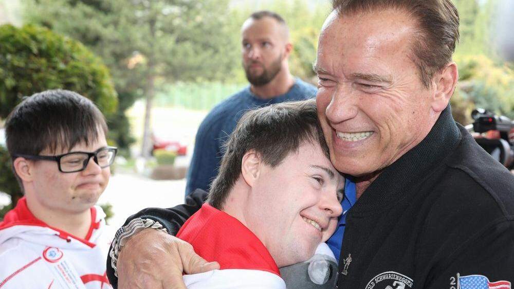 Ein Herz für Menschen mit besonderern Bedürfnissen: Schwarzenegger bei den Special Olympics