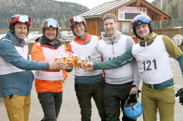 Übrigens: Für die Austragung des Gemeinde-Skirennens zeichnete der Sportverein Zammelsberg (SVZ) unter Obmann Arnold Sumann verantwortlich. Bitte klicken Sie sich durch die Fotogalerie!