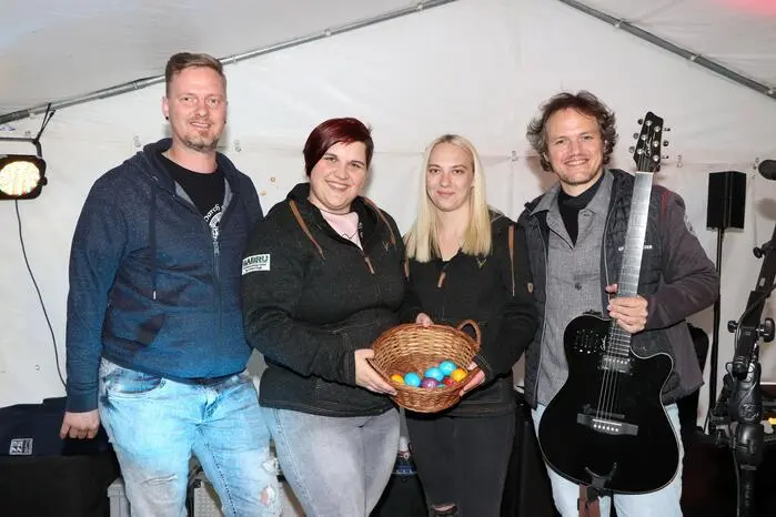 Am Foto von Links: Georg Rossmann alias „Schursch“, Obfrau Lisa-Marie Planer ihre Stellvertreterin Patrizia Opriessnig und Markus Wutte.