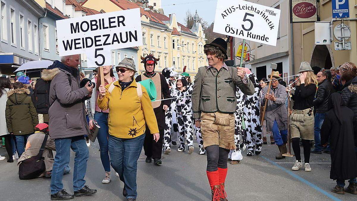 Der &quot;Mobile Weidezaun&quot;, ein Highlight des Brucker Faschings