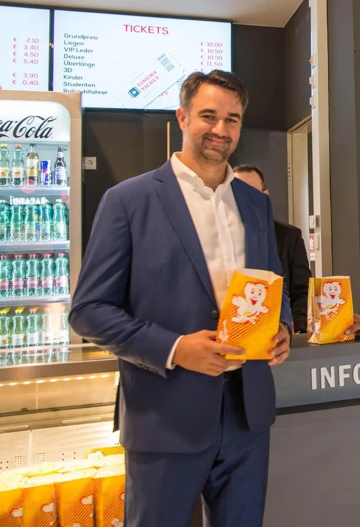 Kinobetreiber Peter Hauswirth (links)