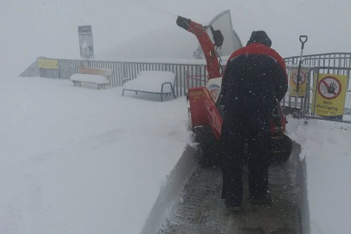 Schneeräumen am höchsten Gipfel in der Steiermark.