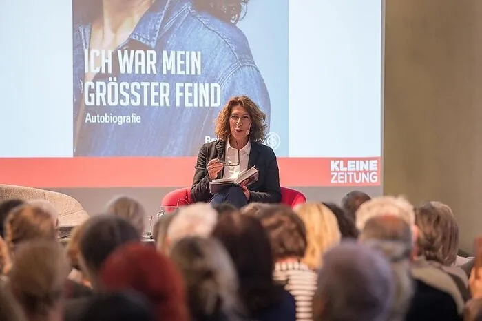 Anlass war ihre Autobiografie "Ich war mein größter Feind", die in den letzten Wochen zum Bestseller avanciert ist. Hierzulande und in Deutschland.