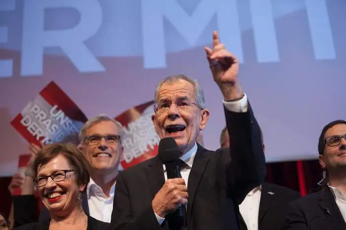  "Der grüne und fortschrittliche Kandidat Alexander Van der Bellen ist also der Sieger der Präsidentenwahl in Österreich." "Corriere della Sera" aus Italien