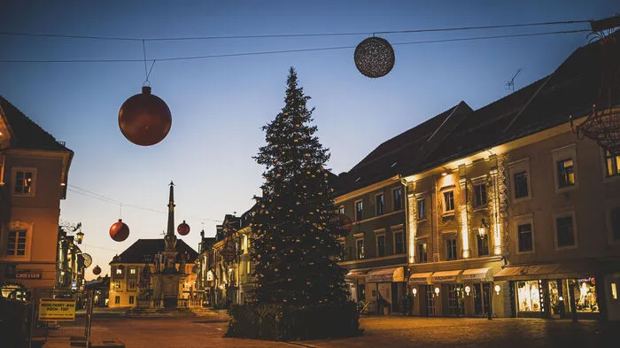 Seit 24. November leuchtet die Weihnachtsbeleuchtung in der Innenstadt St. Veit