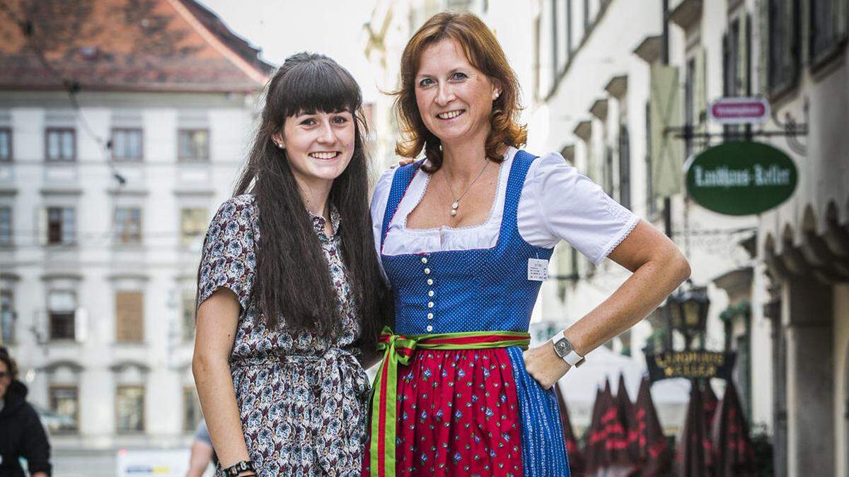 Fesch fürs Aufsteirern: Annemarie Münzer mit Tochter Simone