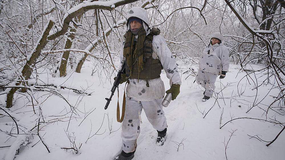 Ukrainische Soldaten an der Frontlinie nahe Luhansk in der Ostukraine