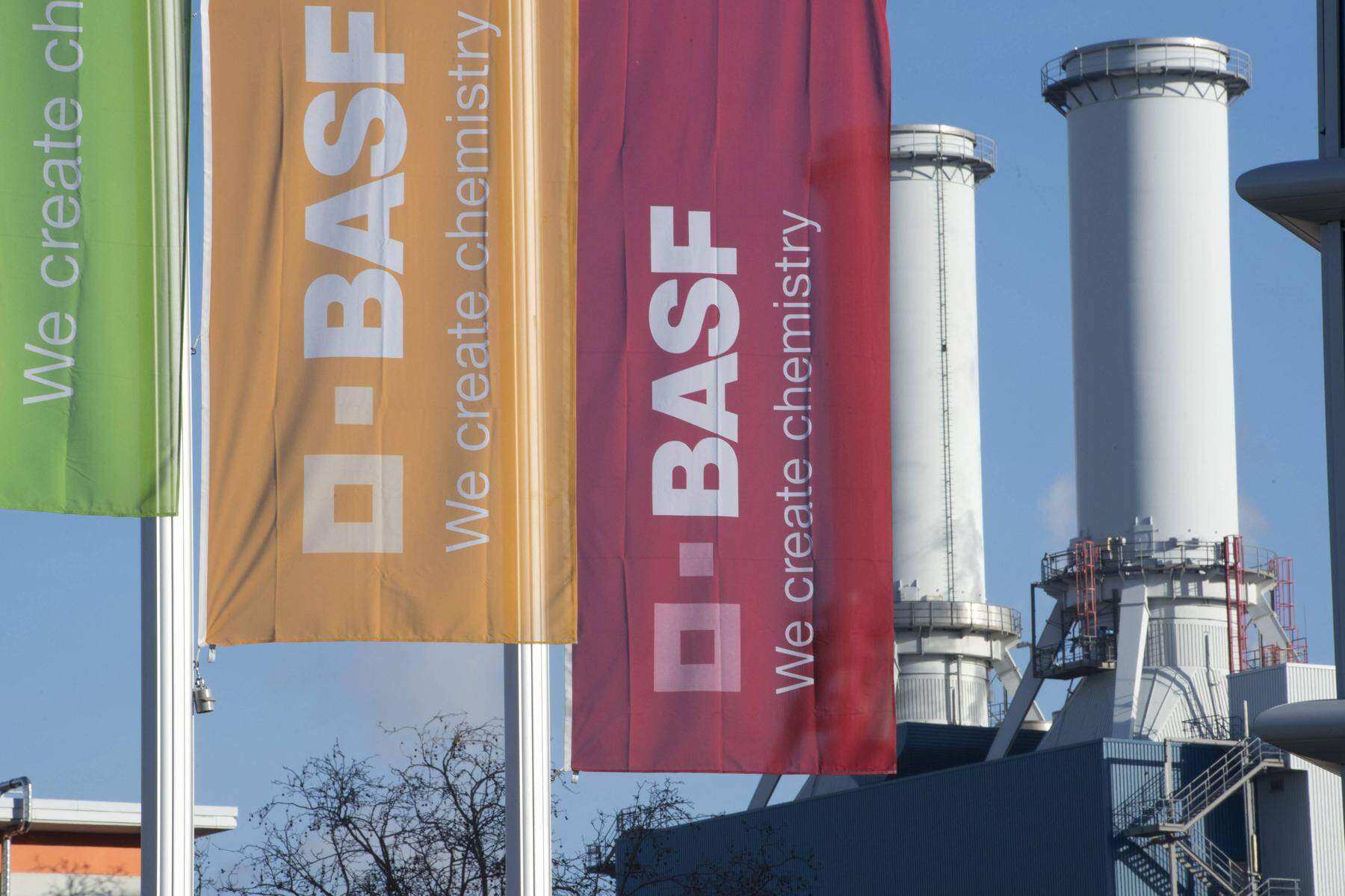 Weiteres Sparprogramm : Stellenabbau in Ludwigshafen: BASF will eine weitere Milliarde einsparen