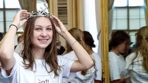 Die Übergabe der Krönchen ist für die Debütantinnen immer ein besonderer Moment