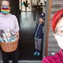 Bei der Übergabe der Bücher wird größter Wert auf die Einhaltung alles Hygienemaßnahmen gelegt