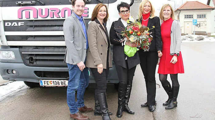 Bezirksstellenleiter Feldkirchen Sebastian Adami, Vizepräsidentin der Wirtschaftskammer Kärnten Sylvia Gstättner, Unternehmerin des Monats Februar Brigitte Murnig, FiW-Bezirksvorsitzende Nadine Egger-Mikula, FiW-Bezirksgeschäftsführerin Claudia Prodinger (von links)
