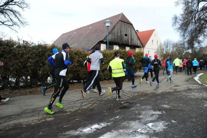 ... machten sie sich auf die rund 7,5 Kilometer lange Strecke.