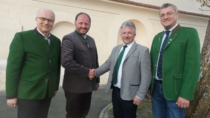 Landesrat Hans Seitinger, Neo-Bezirksobmann Herbert Lebitsch, sein Vorgänger Hubert Lang und Bauernbunddirektor Franz Tonner
