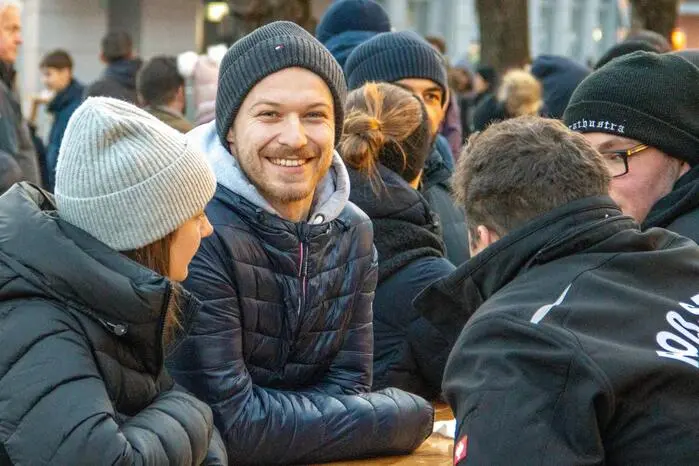 Besonders beliebt sind bei Jung und Alt nicht nur der Nikolo und die Krampusse, sondern auch Speisen und Getränke: Vom Glühwein, bis zum Brötchen und der Schnitzelsemmel wird hier alljährlich alles selbst gemacht. 