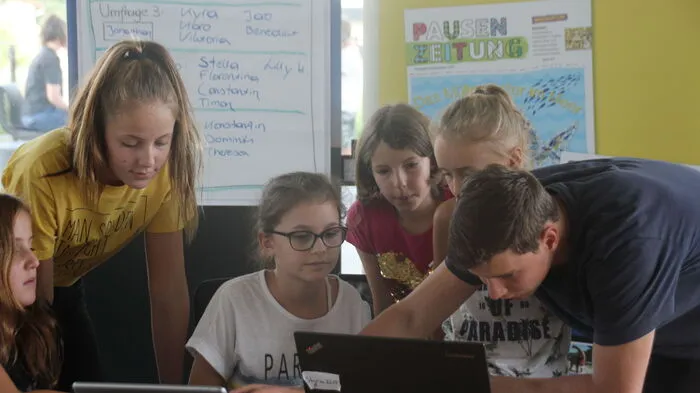 Während der drei Camp-Wochen entstand stets auch eine eigene Zeitung. Dafür wurde Woche für Woche fleißig in die Tastaturtasten gehaut.