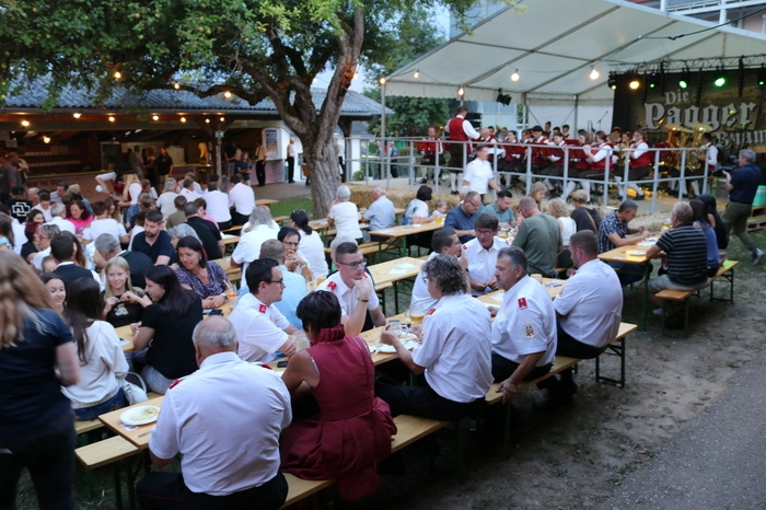 Der Festplatz füllte sich nach dem Festakt mit vielen befreundeten Wehren aus dem Lavanttal und der Steiermark.