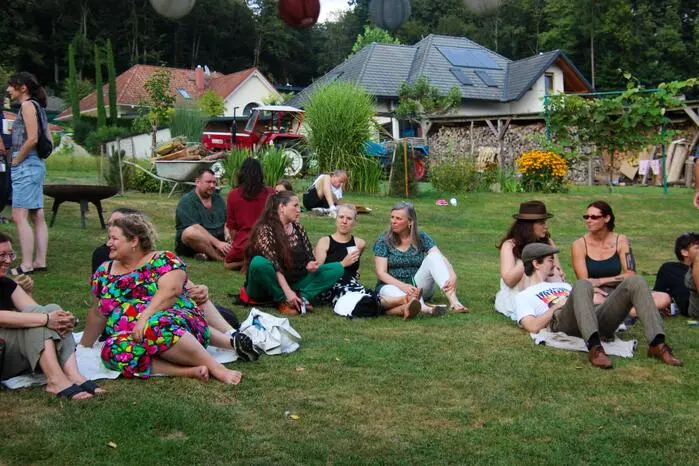 Seit 2009 widmet sich das Gnaser Musikfest vor allem heimischer Live-Musik abseits kommerzieller Eventkultur und schafft dabei ein unkompliziertes, geselliges Beisammensein.