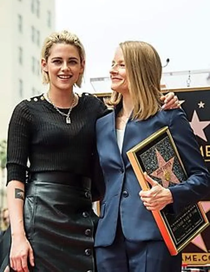 Actresses Kristen Stewart (L) and Jodie Foster attend the Hollywood Walk of Fame ceremony honoring Foster with a star, in Hollywood, California, on May 4 2016.  / AFP PHOTO / VALERIE MACON
