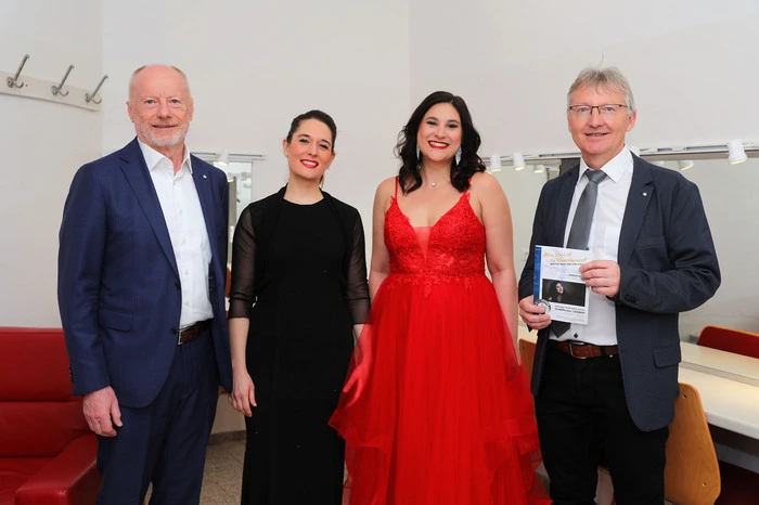 Es handelte sich um Benefizkonzert des Serviceclubs Club 41 Leoben. Organisiert hatten das Konzert Präsident Erich Fasswald und Klubmaster Alfred Krenn