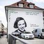 Die Hausfassade mit dem Porträt von Ingeborg Bachmann wird wohl bald dem Bagger zum Opfer fallen. Dafür erhält Klagenfurt einen nach ihr benannten Park
