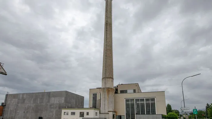 Noch steht der alte Kamin beim Fernheizwerk