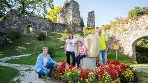 Waltraud Mitterwallner, Daniela Fröhlich mit Tochter Saskia-Ivy und Ewald Gunzer freuen sich über den Erfolg
