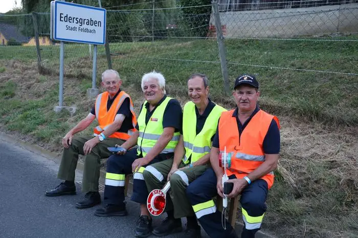 Für das geordnete Parken sorgten Feuerwehrkameraden