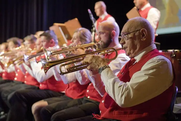 Von Marschmusik über Volksweisen bis hin zu Filmmusik spannte sich der musikalische Bogen.