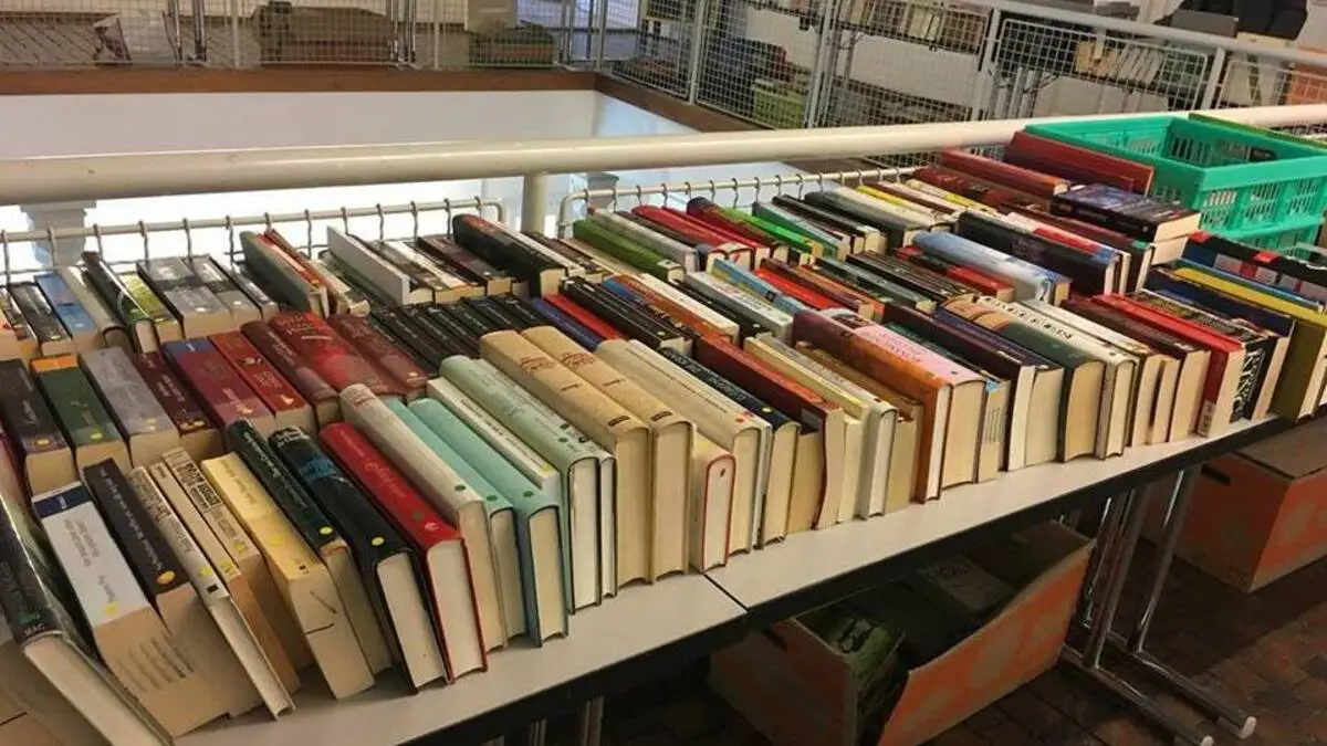 Die Bücher aus dem Depot von Books4Life warten auf neue Leser