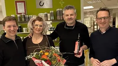 Vizebürgermeister Armin Egger gratulierte Anja und Harald Schmied ebenso wie Bürgermeister Michael Maier